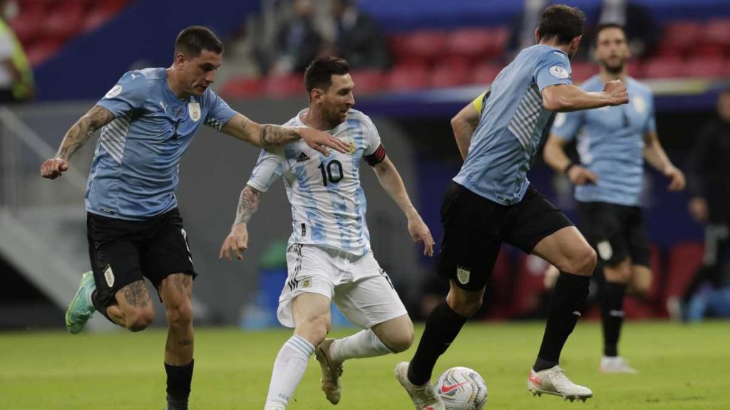 Argentina vence a Uruguay 1 a 0