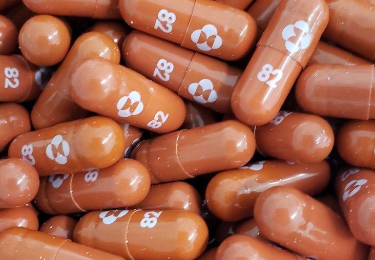 El Reino Unido es el primer país en aprobar la pastilla contra el coronavirus