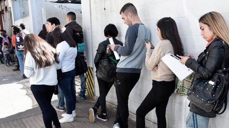 El empleo registrado aumentó en agosto un 2,8% interanual