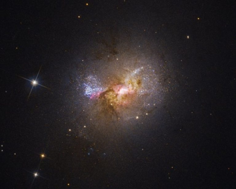 Descubren en el espacio un agujero negro que en lugar de devorar estrellas las crea
