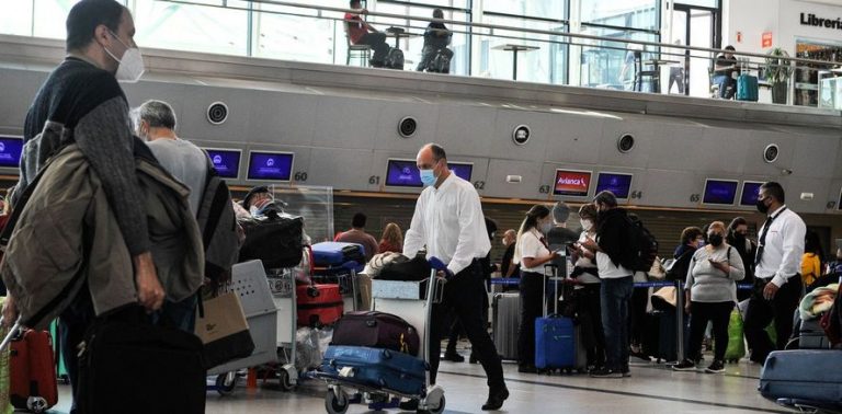 Argentina no pedirá PCR negativo a personas vacunadas
