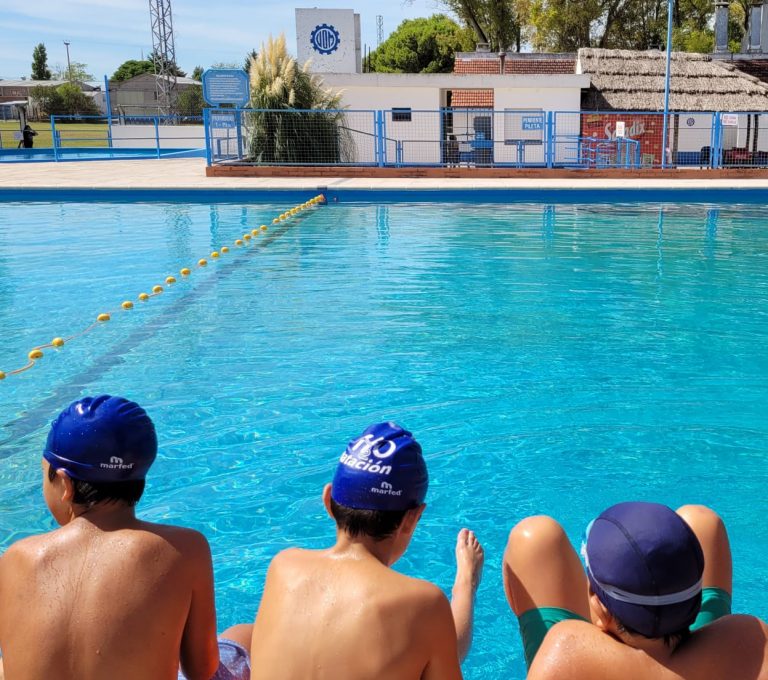 Más de mil participantes de todas las edades disfrutan de las colonias de verano en Bahía