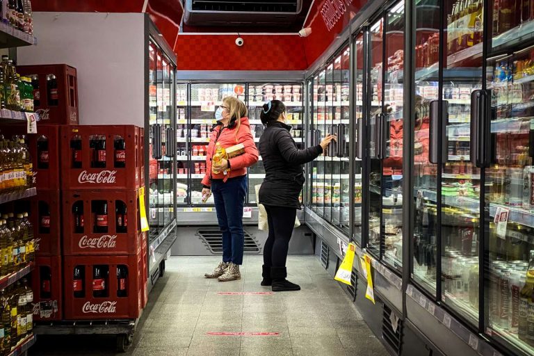 Día de la Mujer: el “impuesto rosa” está presente en al menos 14 productos en la Argentina