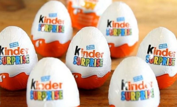 Por casos de salmonella en Europa, retiran huevos Kinder como precaución en Argentina