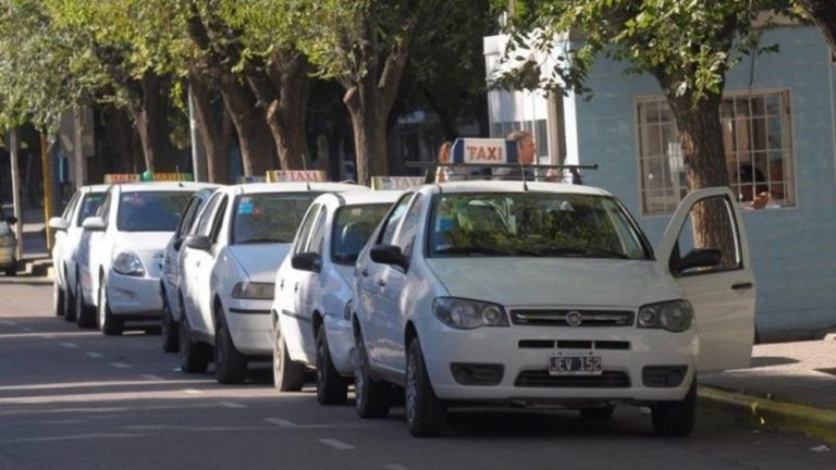 Aprobaron aumento de taxis: la bajada de bandera costará $200