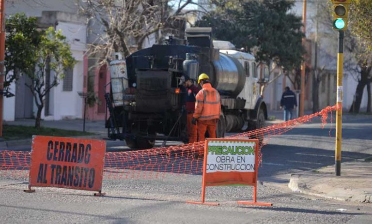 Corte y reducción de calzada en tramos de Alem y Cabrera