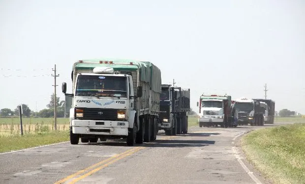 Renuevan norma que restringe la circulación de camiones en fines de semana largos y vacaciones