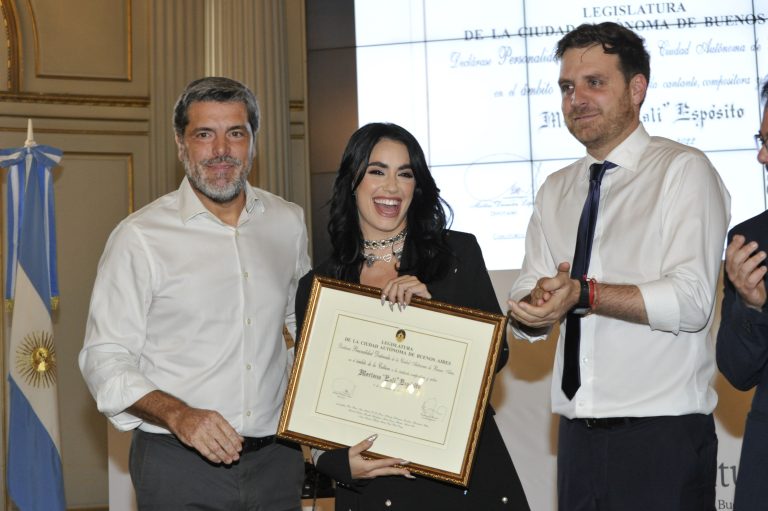 Lali Espósito fue distinguida como Personalidad destacada de la Cultura