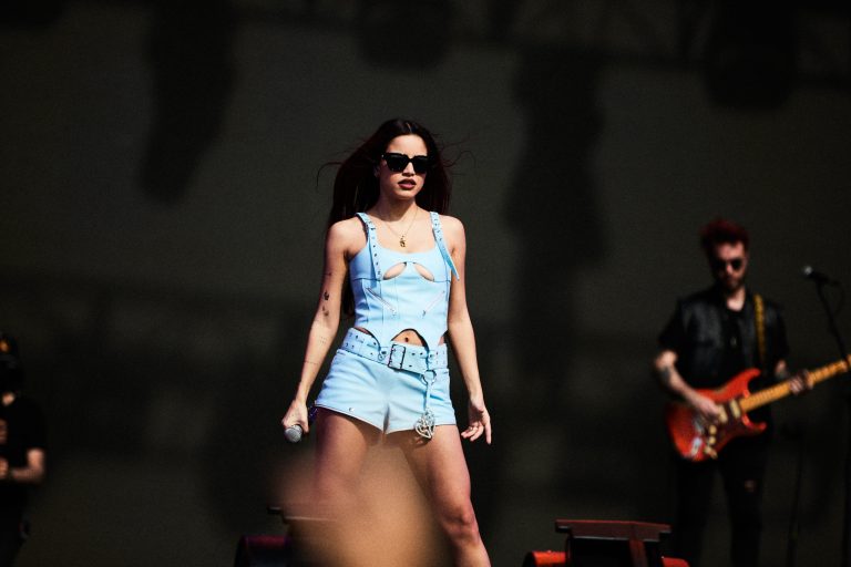 EMILIA EXTIENDE SU EXITO POR EUROPA Y RECIBIÓ UN DISCO DE ORO