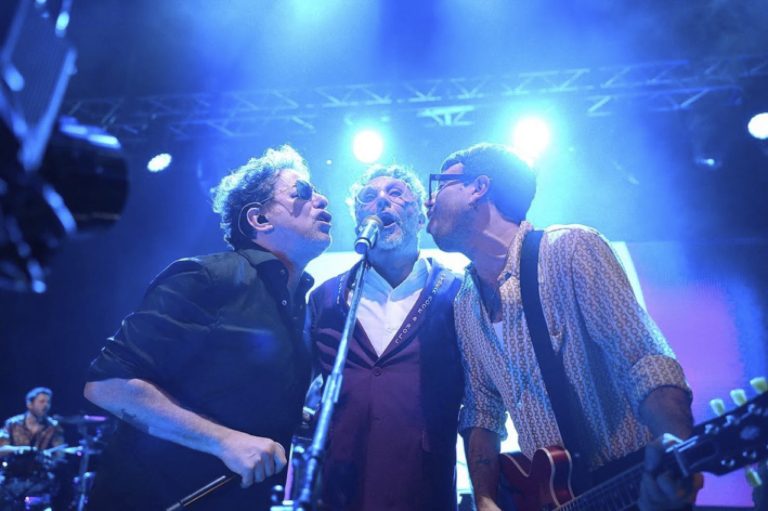 Fito Paez estrenó “LA RUEDA MÁGICA” JUNTO A ANDRÉS CALAMARO Y CONOCIENDO RUSIA