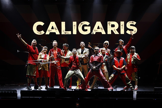Los Caligaris brillaron con su primer show presentando “Premios Caligaris – El Barrio de Gala”
